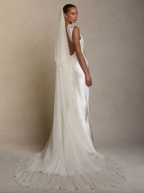 Danielle Frankel - Chantilly Lace Border Veil with Blusher - Chapel